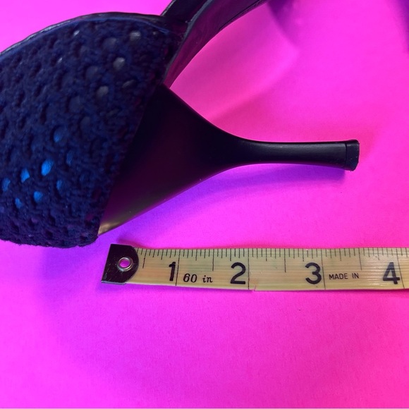Vince Camuto Black Crochet Pumps Size 8 1/2 - Picture 9 of 14